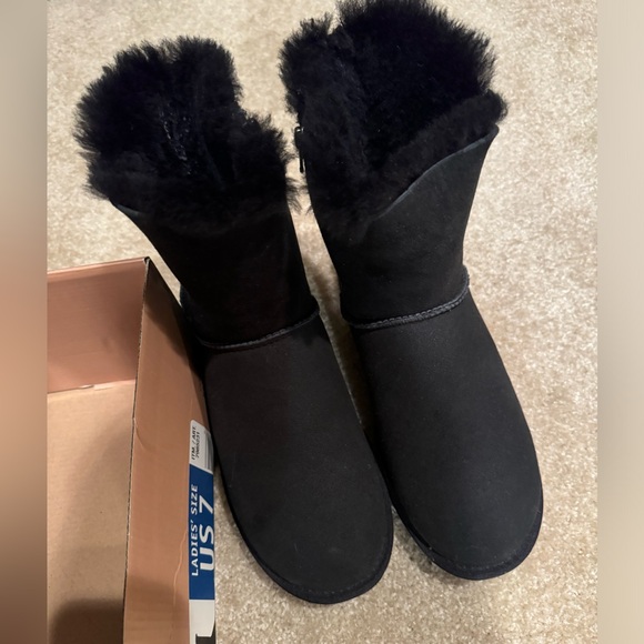 Costco Kirkland Shearling Sheepskin Boots Side Zip 7 Ugg Short - Picture 6 of 9
